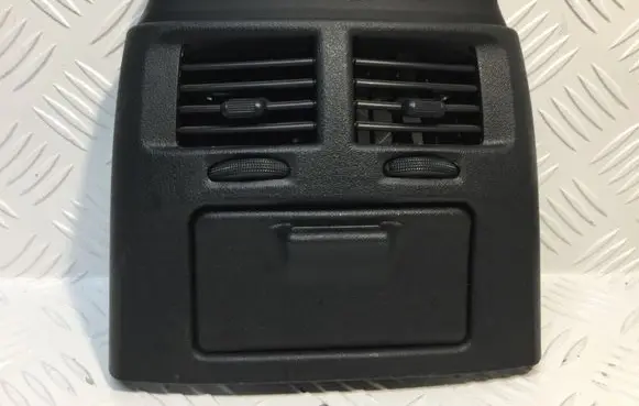 Lexus IS 220D-250-350 Dash center air vent grill 5886053010