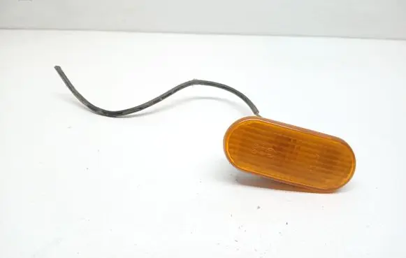Volkswagen PASSAT B5 Front fender indicator light