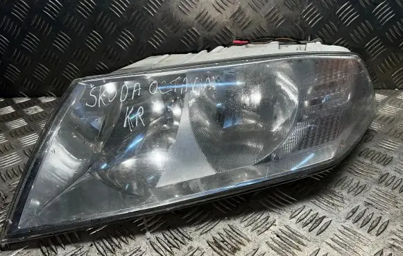 Skoda Octavia Mk2 (1Z) Headlight/headlamp