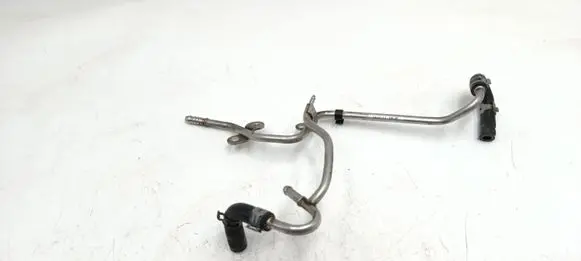 Volkswagen PASSAT B7 Fuel line pipe B21042DA