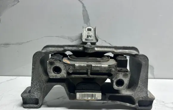 Mercedes-Benz A W176 Engine mount bracket A2462402617