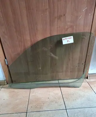 Citroen Berlingo Front door vent window glass four-door 940000881