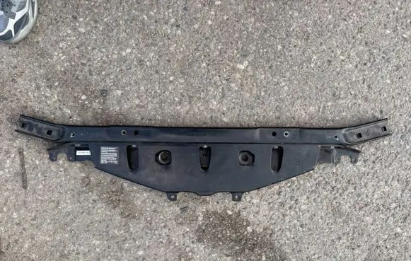 BMW 6 F06 Gran coupe Top upper radiator support slam panel 7267356 7200690