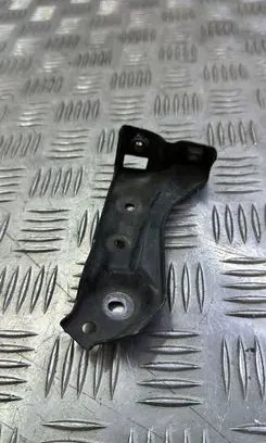 Honda CR-V Fender mounting bracket