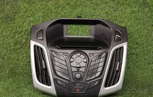 Head unit multimedia control