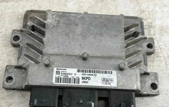 Ford Fiesta Engine control unit/module AV2112A650CD S180047012