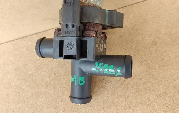 Mercedes-Benz C W205 Webasto circulation pump for autonomous heater A0005062864 1147412143 6774891120
