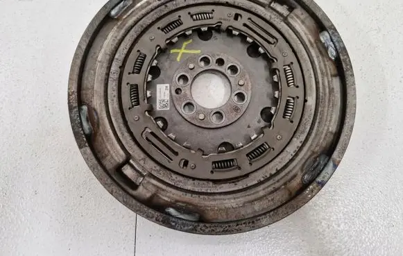 Renault Captur II Flywheel 123106840R