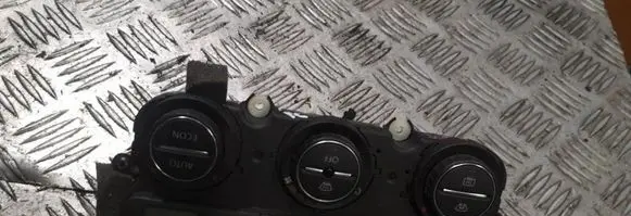Volkswagen PASSAT B6 Climate control unit