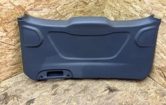 Tailgate trim