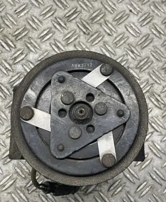 Mazda 2 Air conditioning (A/C) compressor (pump)
