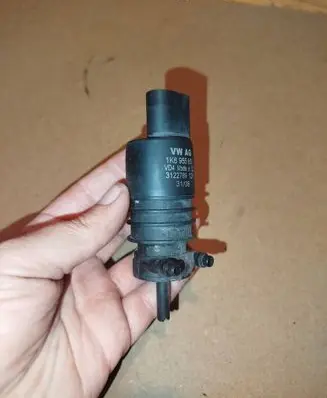 Skoda Roomster (5J) Windscreen/windshield washer pump 1K6955651 3122789