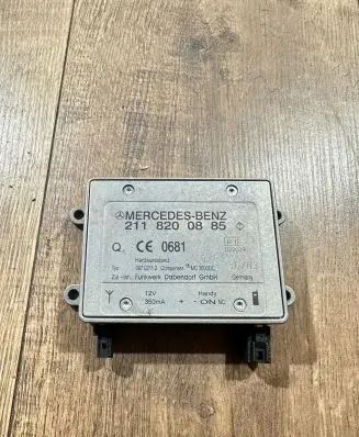 Mercedes-Benz GL X164 Antenna control unit 2118200885 09702112