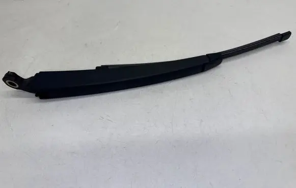 Volkswagen PASSAT B7 Rear wiper blade arm 