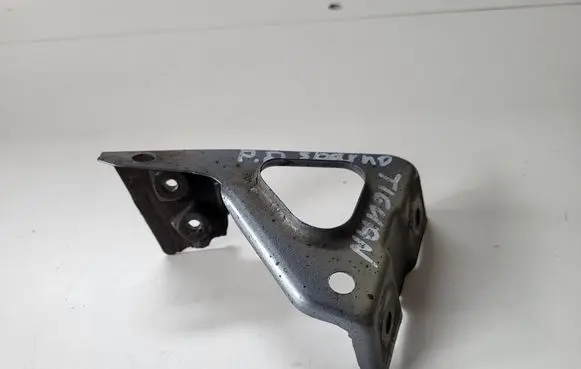 Volkswagen Tiguan Fender mounting bracket