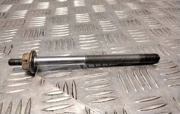 Volkswagen PASSAT B6 Nuts/bolts 