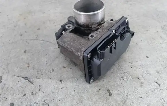 Mazda 6 Throttle body valve R2AA136B0