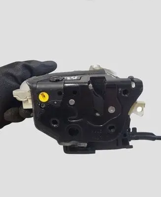 Volkswagen PASSAT B7 Rear door lock 3C4839015A