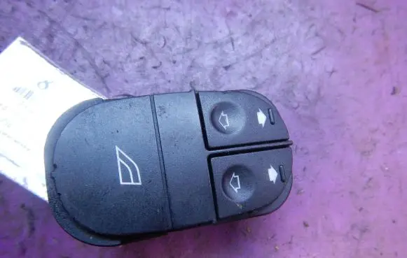 Ford Mondeo MK I Quarter vent window switch 93BG14529BA