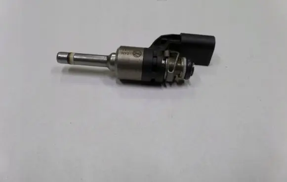 Volkswagen Golf VI Fuel injector 03C906036F