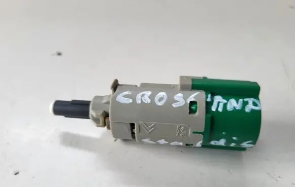 Opel Crossland X Brake pedal sensor switch 9818232480