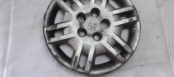 Dodge Grand Caravan R15 wheel hub/cap/trim 04743701AA