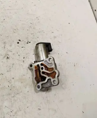 Volvo XC90 Camshaft vanos timing valve 8670421 f34611502