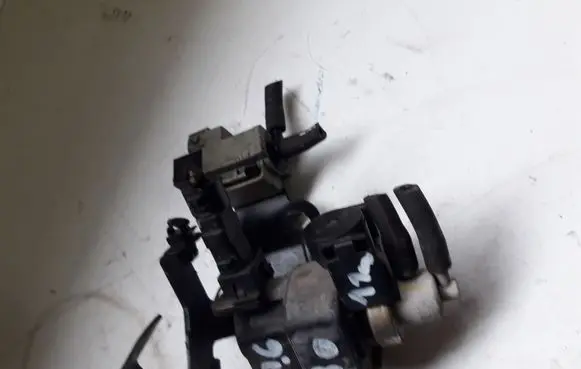 Vacuum valve