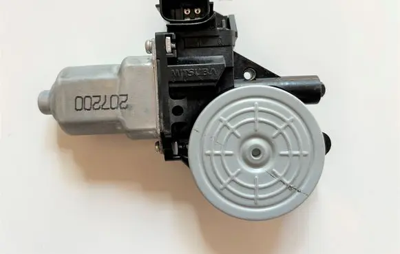 Nissan Leaf II (ZE1) Rear door window regulator motor 82731CV01C 82731CV01B 827313NF0A