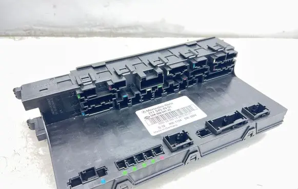 Mercedes-Benz E W211 Fuse module 2115454901 5DK00804725