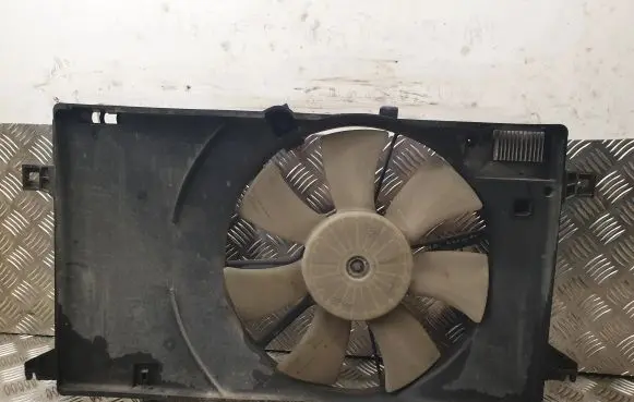 Mazda 5 Radiator cooling fan shroud