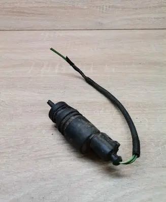Volkswagen PASSAT B6 Windscreen/windshield washer pump 1J0973722
