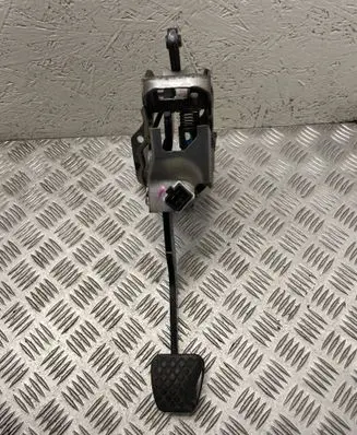 Honda CR-V Brake pedal 