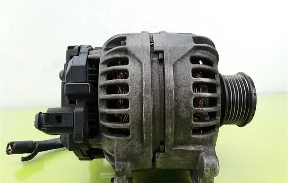 Volkswagen Polo Generator/alternator 038903018QX