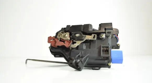 Audi A8 S8 D3 4E Front door lock 4E1837016