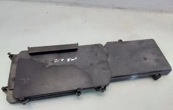 Mercedes-Benz E W210 Fuse box cover 2105400682