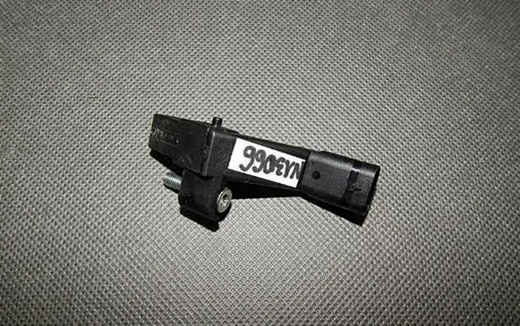 Volkswagen Polo V 6R Crankshaft position sensor 04L906433B