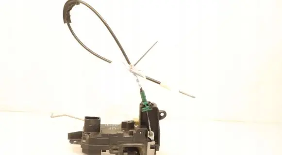 Opel Astra H Front door lock