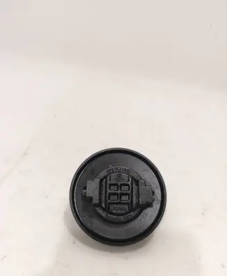 Volkswagen Golf V Oil filler cap 026103485L