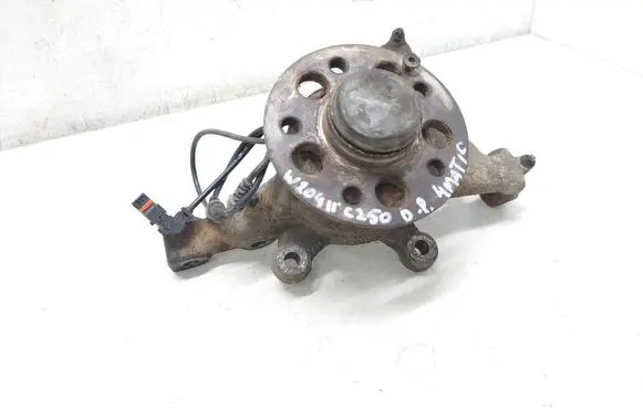 Mercedes-Benz C W204 Front wheel hub A2043323401 2043323401