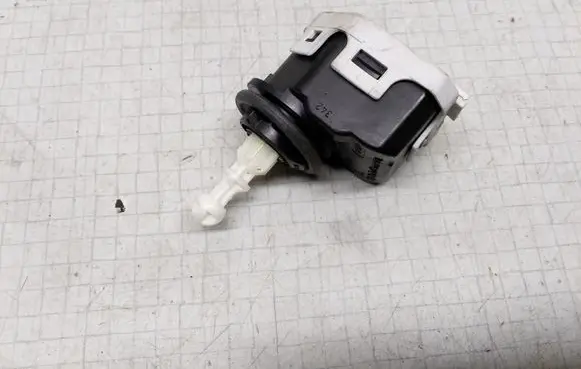 Opel Vectra C Headlight level adjustment motor 007878