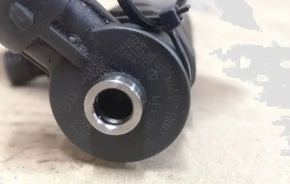 Ford Fiesta Fuel injector 0445110339 870689