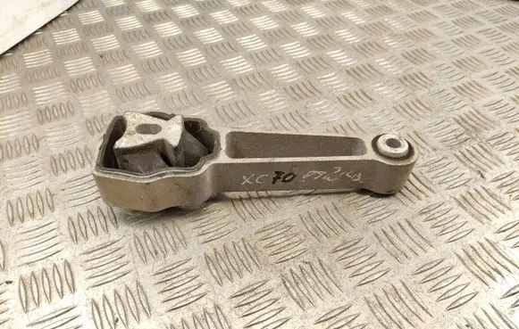 Volvo XC70 Engine mount bracket