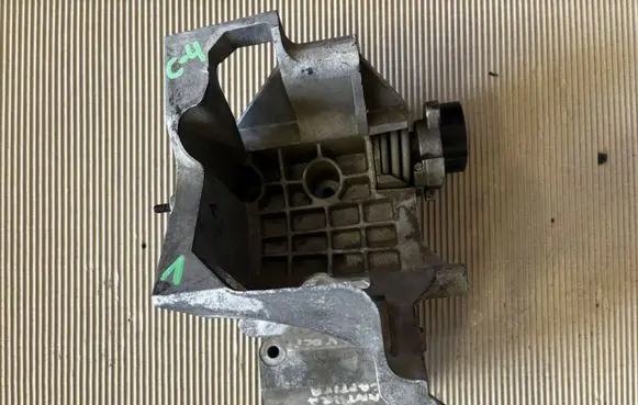 Opel Antara Fuel pump bracket 96440531