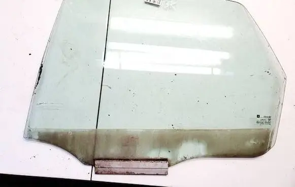 Opel Vectra B Rear door window glass as2