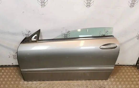 Mercedes-Benz CLK A209 C209 Front door