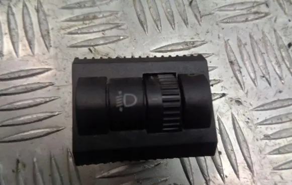 Volkswagen Polo IV 9N3 Headlight level adjustment motor 