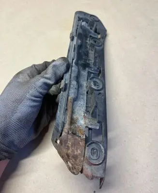 Front bumper mounting bracket