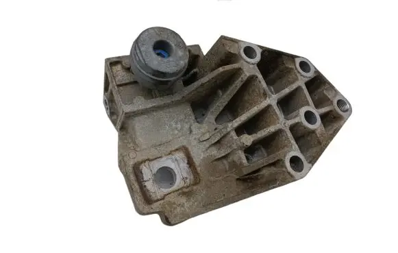 Land Rover Freelander 2 - LR2 Engine mounting bracket