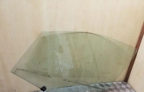 Citroen DS4 Front door window glass four-door